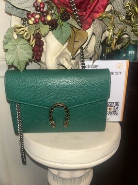 ❌SOLD❌Gucci Green Leather Chain Shoulder Bag with Gold Horseshoe Accent
